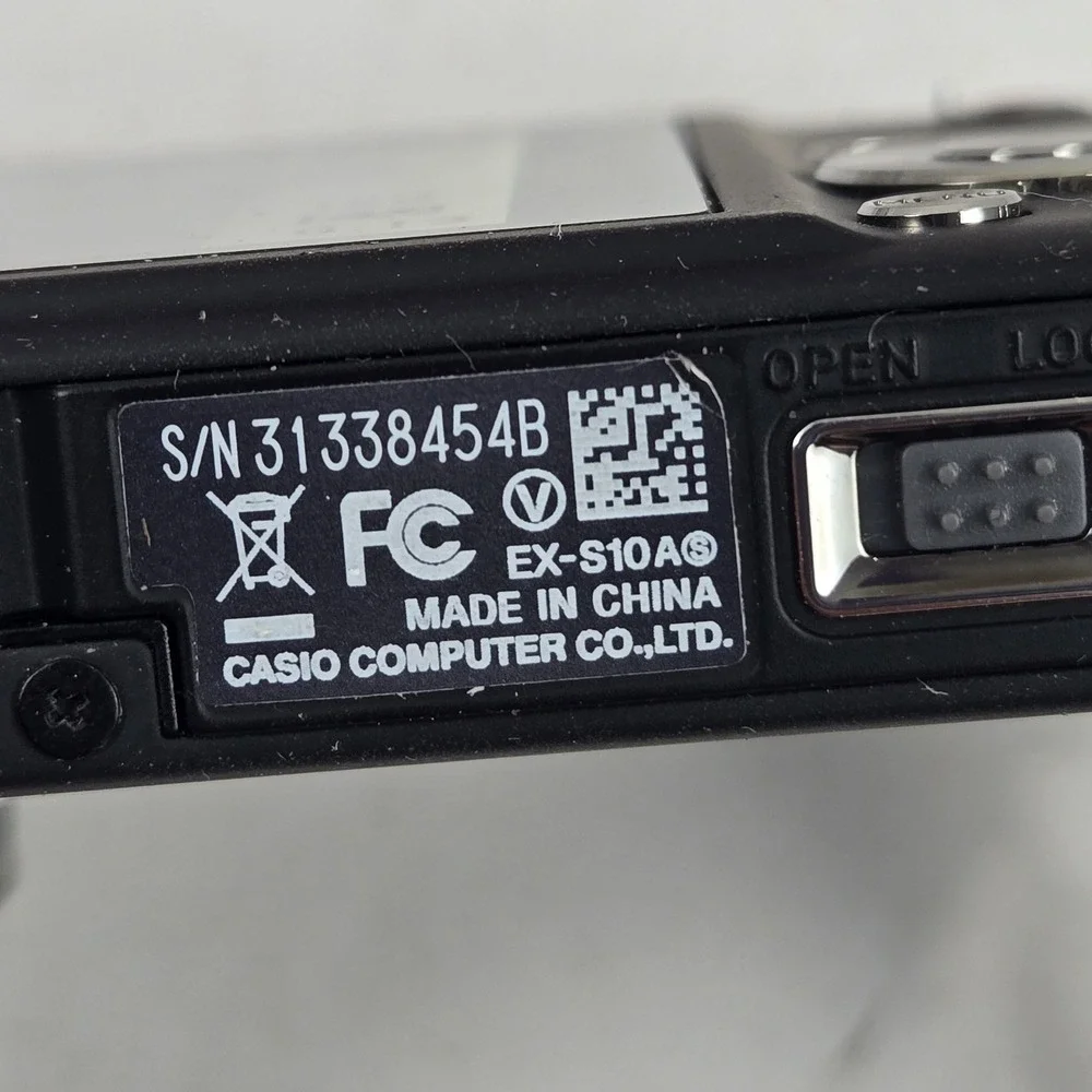 Casio Exilim EX-S10 Digital Camera 10.1MP 2 Batteries Charger SD Card BLK VIDEO